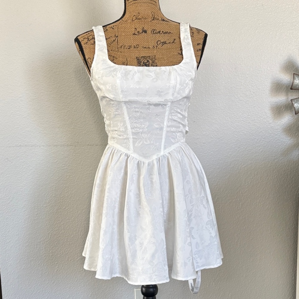 {SOLD}NWT Lucy in the Sky White Fit and Flare Mini Dress with Roses Detail 🌹